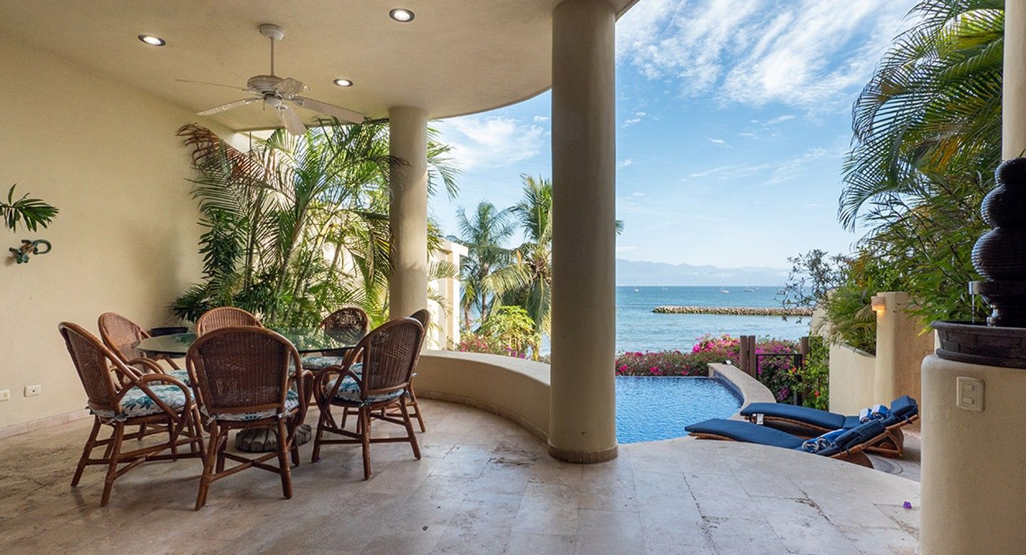 Casa Beach Front House for sale in La Cruz de Huanacaxtle. Image property of MLS Vallarta ©