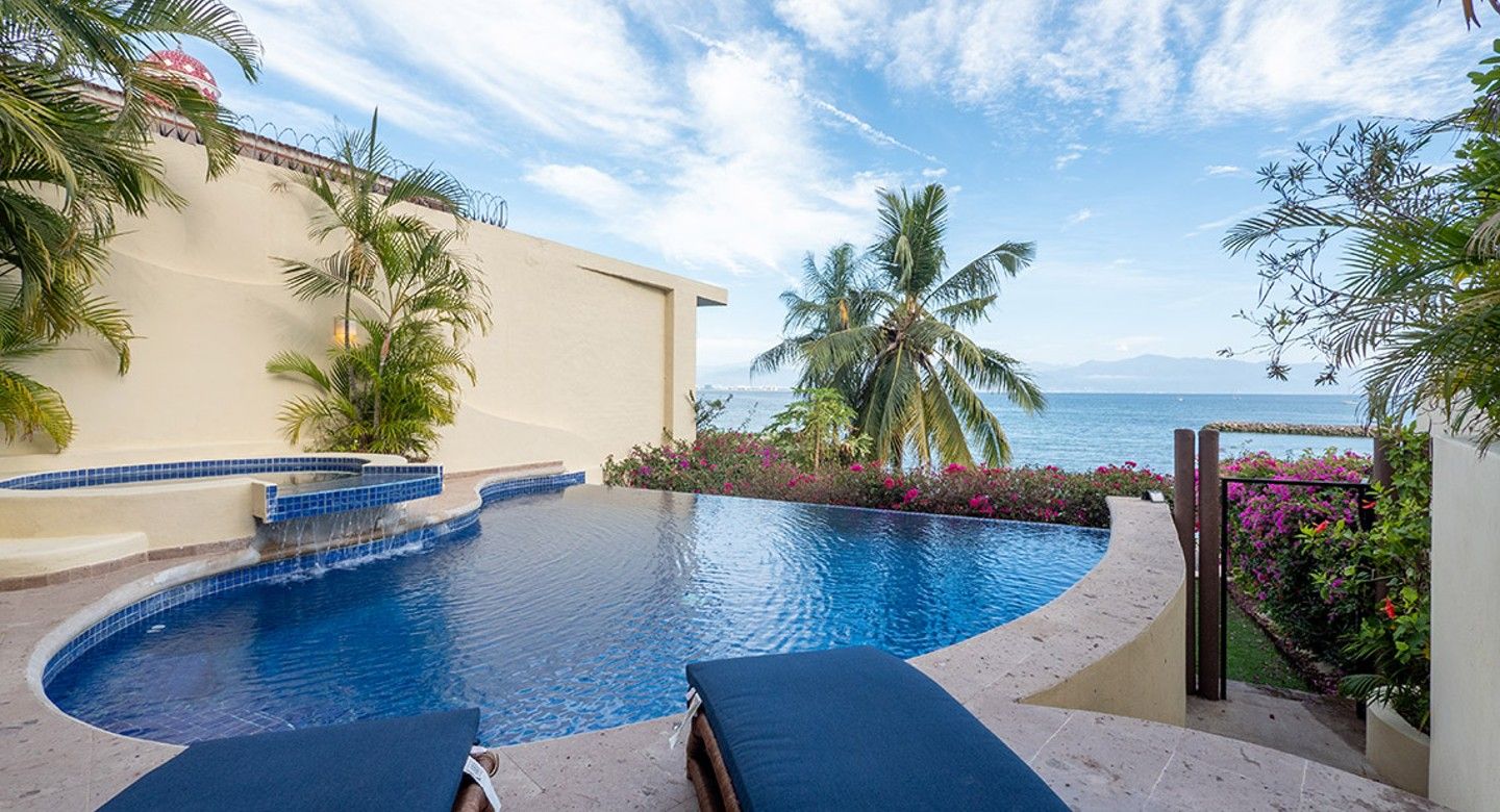 Casa Beach Front House for sale in La Cruz de Huanacaxtle. Image property of MLS Vallarta ©